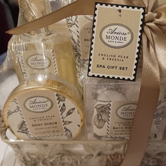NWT! ARIOSE MONDE BATH SET (English Pear & Freesia) - Picture 3 of 14